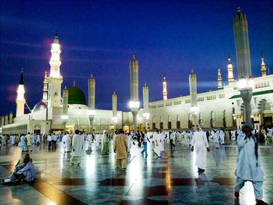leabet - Medina, Saudi Arabia: Prophet's Mosque